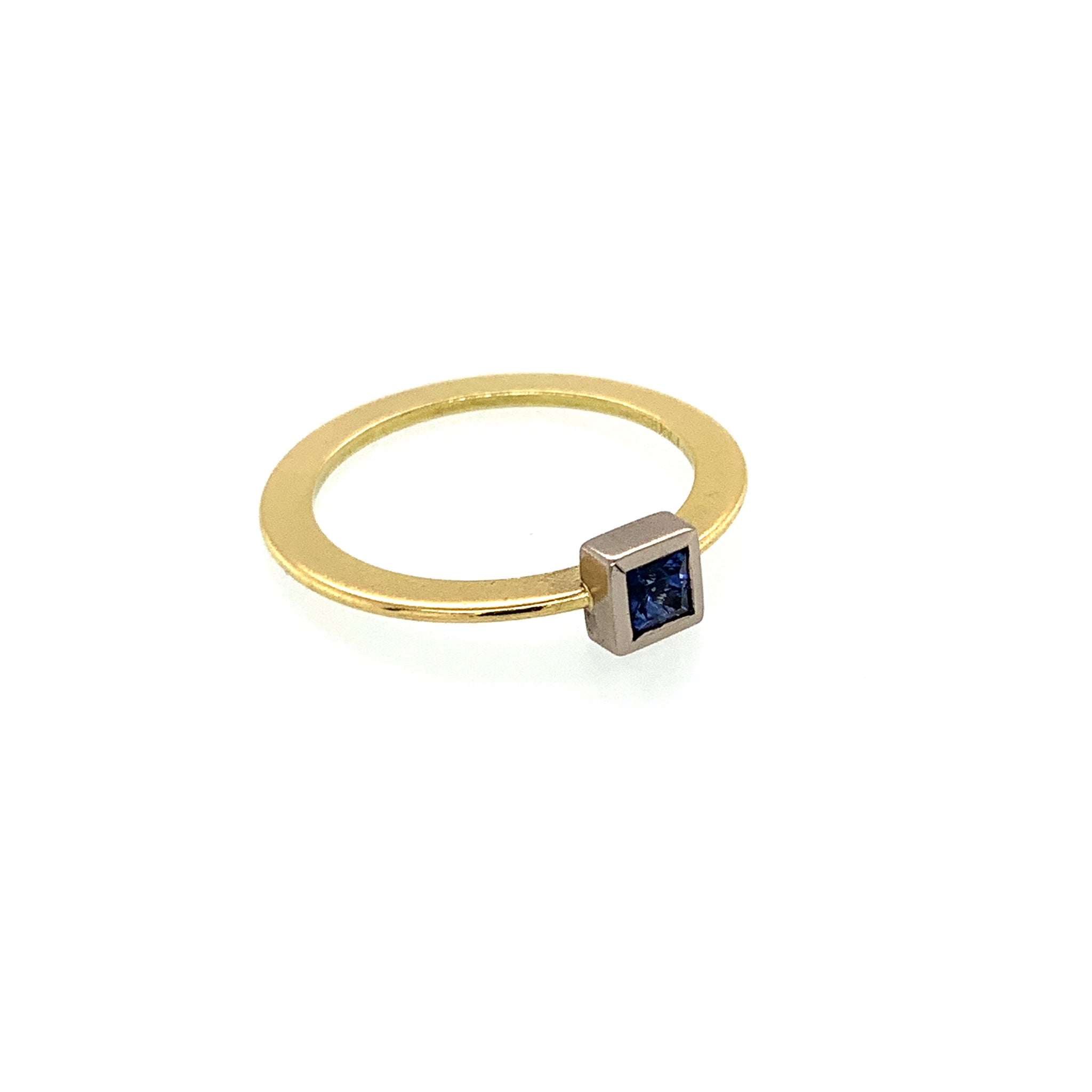 Ring Gold 750 Weißgold 750 Safir facettiert 0.31 ct - R113