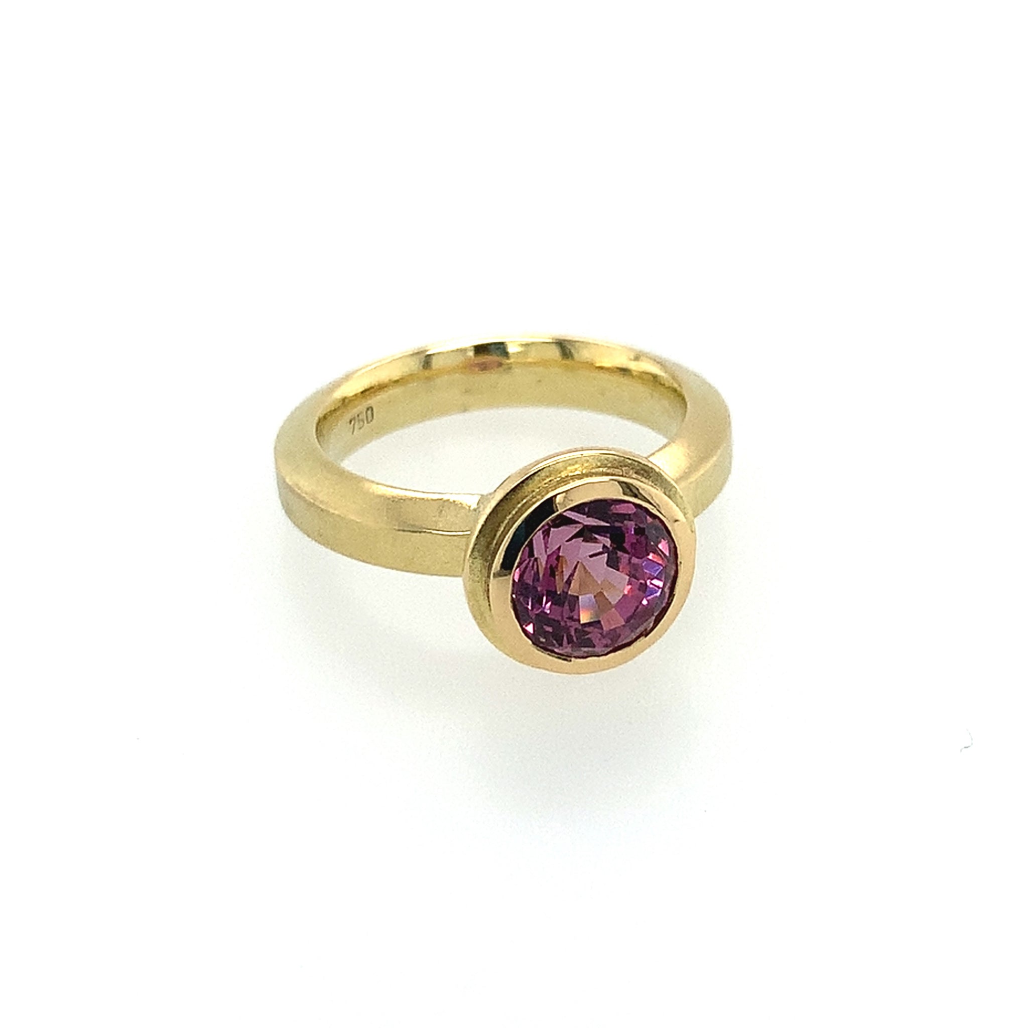 Ring Gold 750 Spinell facettiert 3 ct - R92